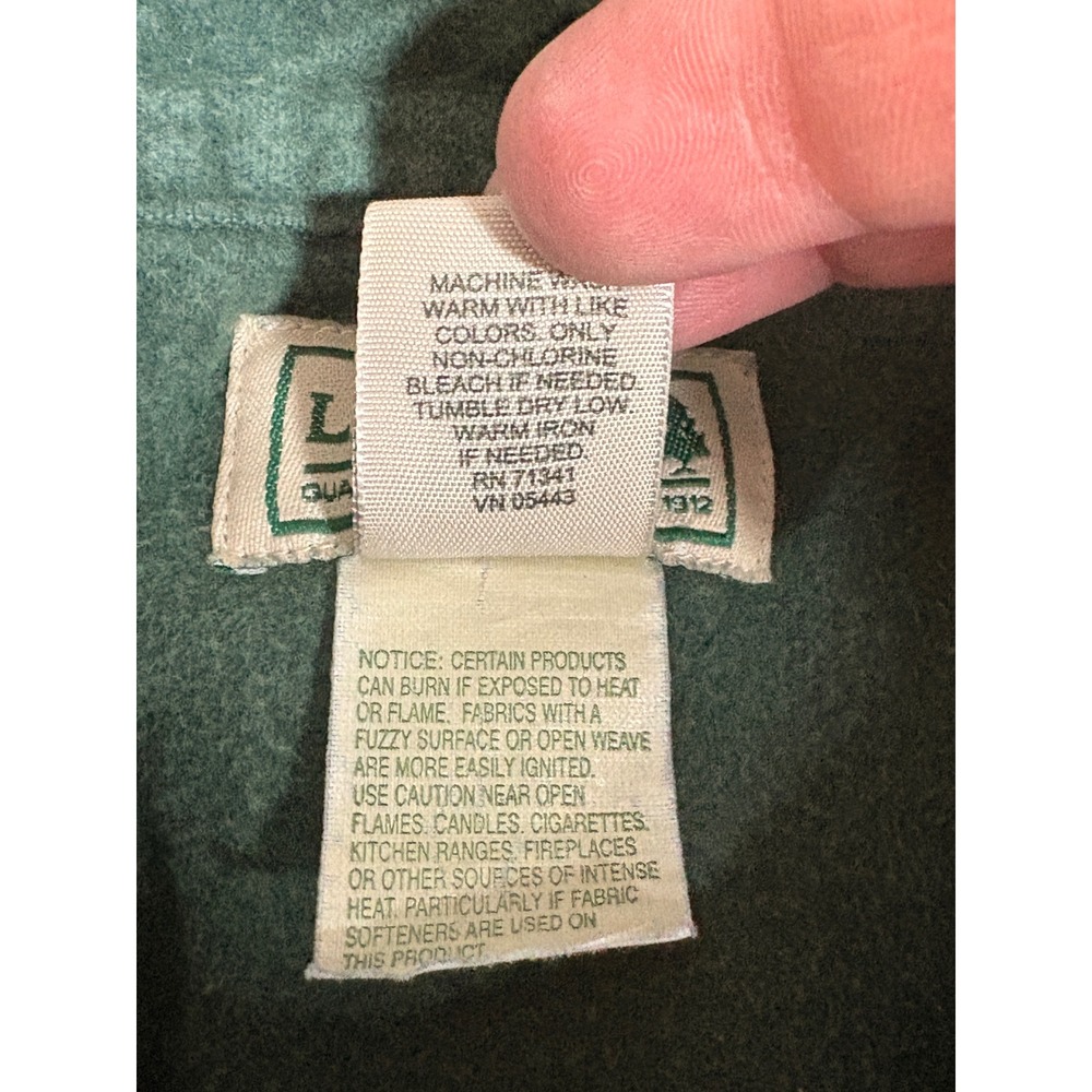 L.L. Bean Men's Forest Green Casual Button-Down Shirt - Picture 5 of 5